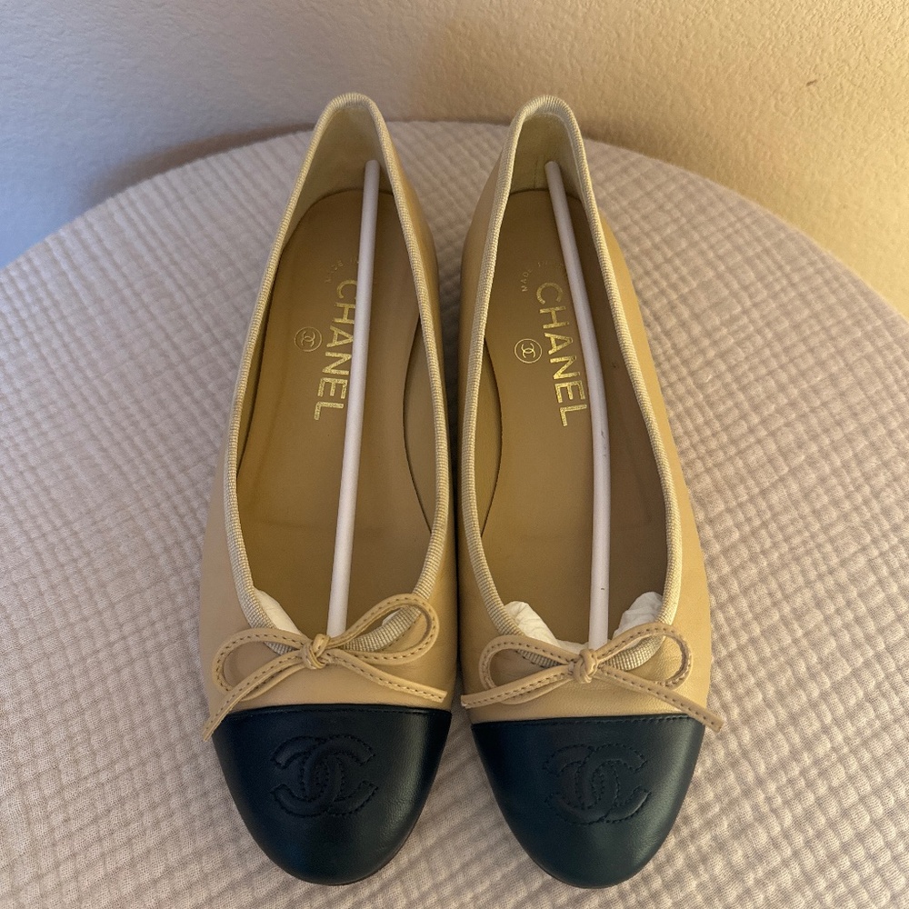Beige and Black Lambskin Chanel Ballet Flats